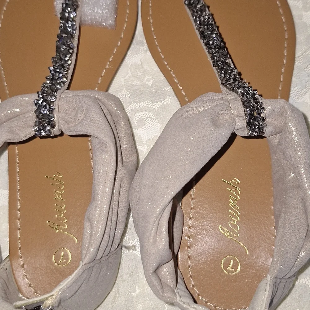 NIB Flourish Sandals Size 7 - Picture 11 of 11
